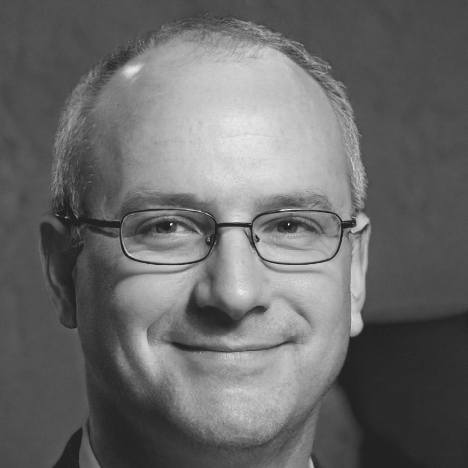 Portrait de Marc Dubois, expert en analyse financière